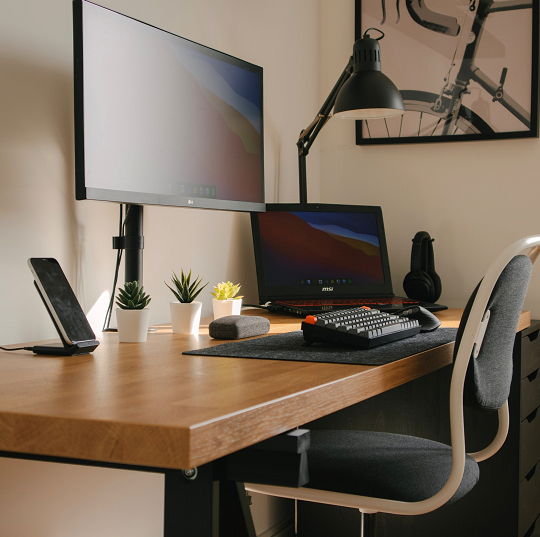 Comment aménager un espace de travail ergonomique à la maison ?